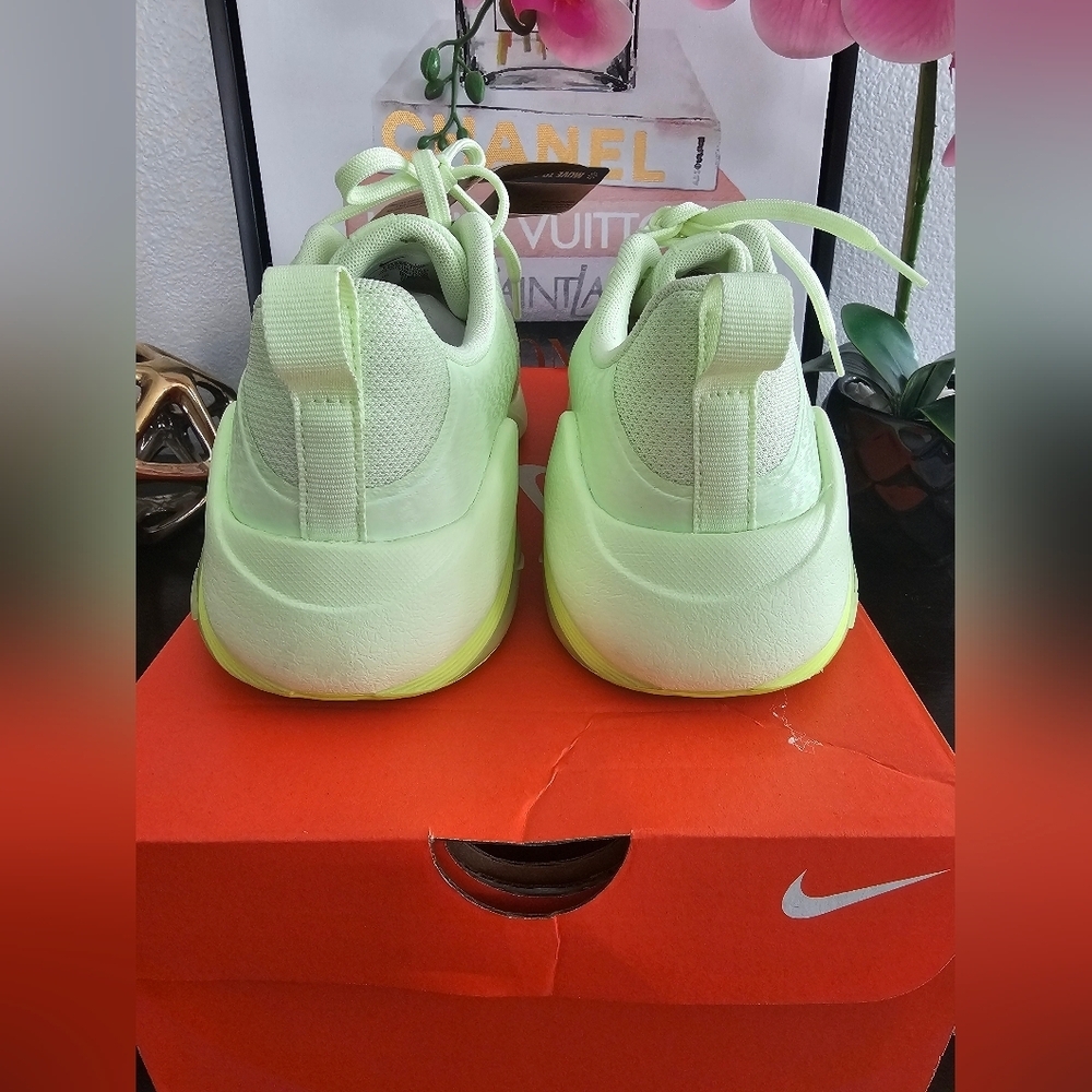 Nike Bella 7 Training Shoe (Woman) Size 8.5 - Picture 6 of 8